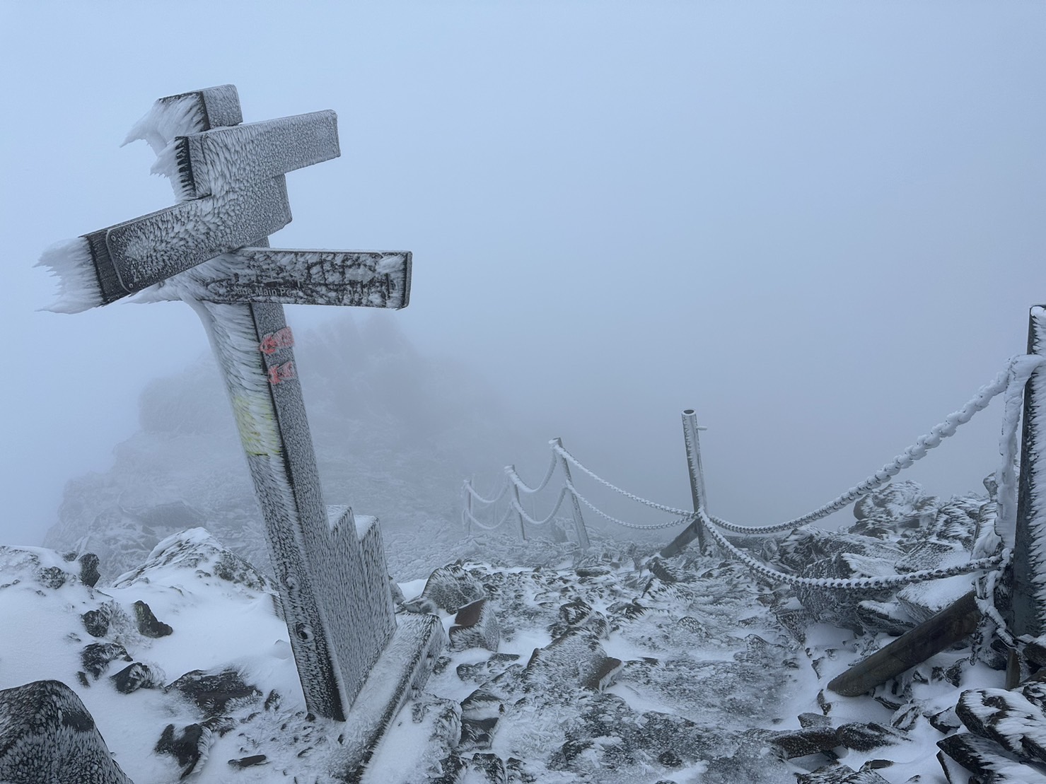 玉山雪照